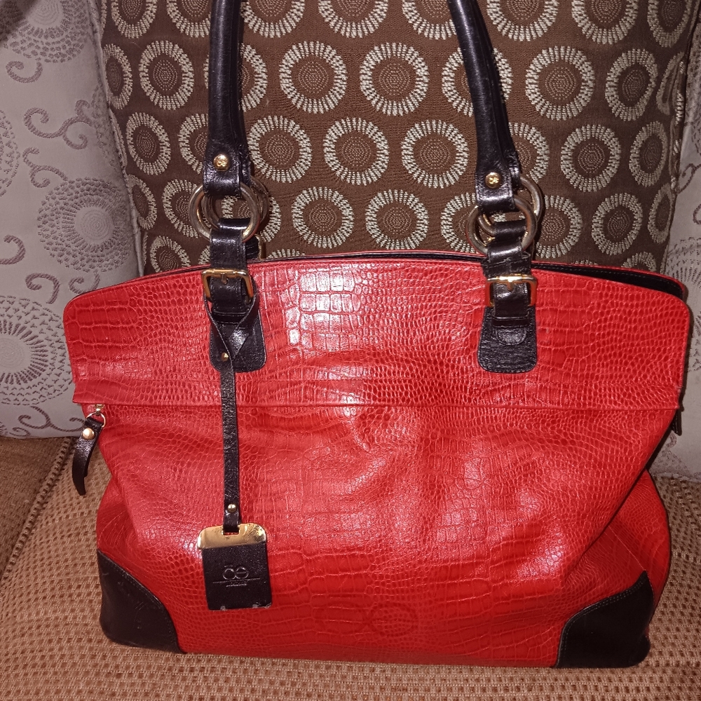 OE 3 pocket leather shoulder bag with double tags
